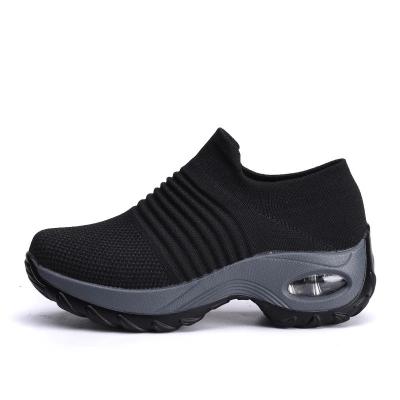 China New Fashion Lightweight Hot Selling Style Women's Casual Sneaker PU Shoes Non-slip Women's Breathable Shoes for sale