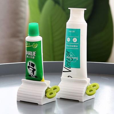 China Stocked Toothpaste Squeezer Rolling Rotate Toothpaste Tube Detergent Hand Cream Toothpaste Facial Squeezer for sale