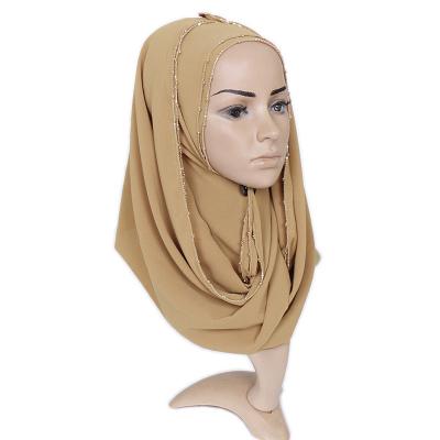 China Fashion Chiffon Hijab Solid Colors Pearl High Quality Chiffon With Gold Edge Chain Hijab Scarf for sale