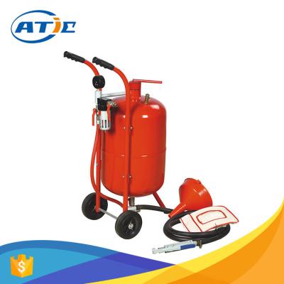 China Non-Toxic Portable Sandblaster 60-125PSI Working Pressure , 32L Sandblasting Equipment With Sand Blaster Gun for sale