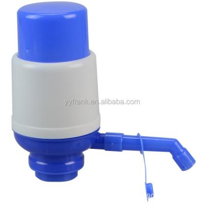 China Car hand water pump for 5L water bottle en venta