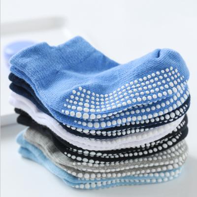 China Non-slip QUICK DRY silicone baby socks, wholesale low price baby trampoline socks for sale