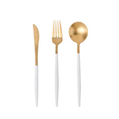 China New Design Fashion Disposable Gold Plated Cutlery Color Handle Tableware White Spoon Knives and Forks for sale