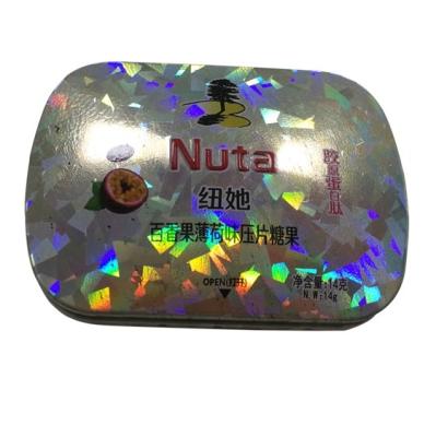 Cina Mini Food Grade Oval Candy Tin Container Mint Tins Bulk con il compartimento di plastica interno in vendita