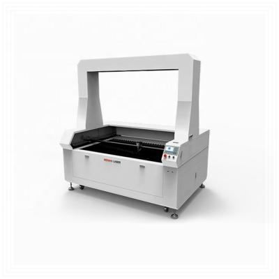 China Laser Engraving Auto Feeding Large Area CCD Camera Scanning Laser Cutting Machine For Shirt Clothes for sale