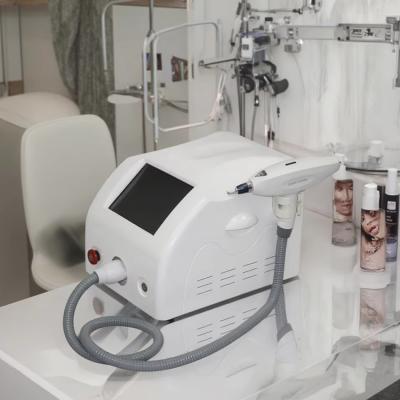 China 1320w Q-Schalter Nd Yag Laser-Maschine Kommerzielle Tätowierung Entfernung Schönheitsmaschine Schmerzlos zu verkaufen