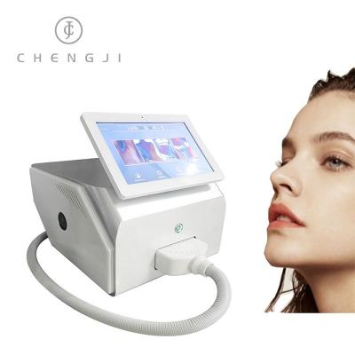 China Equipamento de decoloração por laser de diodo portátil gelo titânio equipamento de laser de cabelo rejuvenescimento da pele à venda