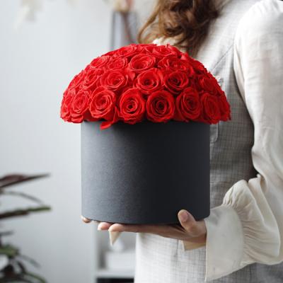 China wholesale 100% natural fresh flower idea valentines gift real new place Rose Flower Artificial Preserved Eternal Roses in round gift box for sale