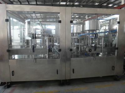 Chine Chaîne de production remplissante de l'eau à grande vitesse de vide pour le vin/jus 1000BPH à vendre