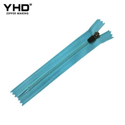 China Best price sustainable plastic vislon 5# end end zipper with rubber puller for sale