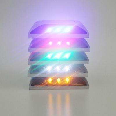 Cina Adesivo giallo o montatura a vite Produttore di strade solari, LED Road Stud Led Qty 2PCS per lato in vendita