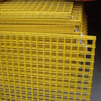 China Fence Mesh 100mm x 50mm Welded Wire Mesh Fence Panels For Chicken Cage for sale