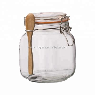 China Freshness Low MOQ Glass Mason Jar Unique Preservation Design With Lid And Wooden Spoon 1000ml for sale