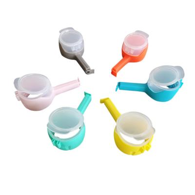 China Sustainable Plastic Kitchen Chip Bag Clips Food Storage Sealing Clips With Pour Spouts for sale