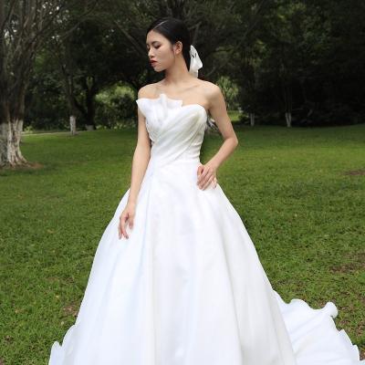 China Latest Hot Selling Venus Sleeveless Satin White Dream Wedding Dress Bridal Wedding Dress Dry Cleaning for sale