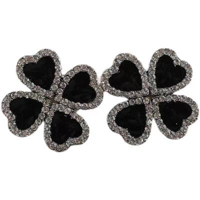 China CLASSIC European and American INS designer oversized four leaf clover stud earrings light up luxury black diamond-inlaid chandelier ear clips for sale