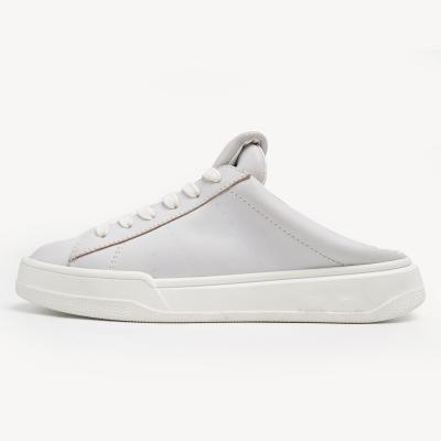 Chine Sneakers en cuir décontractés Femmes décontracté style paresseux demi-coupe modèle de sport à vendre