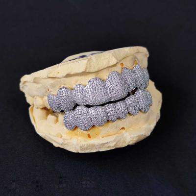 China FASHIONABLE Hot Selling Custom Personalized Sterling VVS Moissanite Diamond Mens Iced Out Tooth Grillz Teeth Decoration for sale