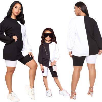 China Autumn Fashion Long Sleeve 2021 Breathable 2 Pcs Sets Contrast Color Black White Mommy And Me Outfits Family Matching Clothes for sale