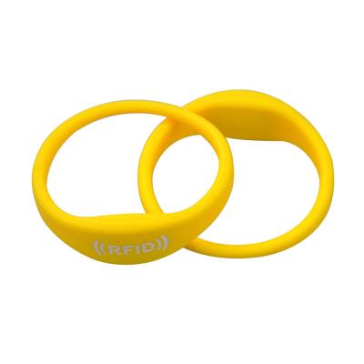 China Wholesale 13.56Mhz Waterproof Festival Waterproof/Waterproof NFC RFID Wristbands Adjustable NFC Silicone Wristband for sale