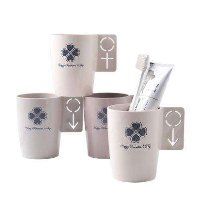 China Viable Plastic Four Leaf Clover Handle Creative Brush Cup Lucky Water Cup Couple Tooth Cup for sale