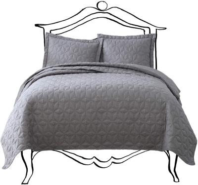 China Classic Ultra Soft Luxurious Lightweight 3 Piece Bed Cover Set 100%Polyester Diamond Quilted Microfiber All Season for sale