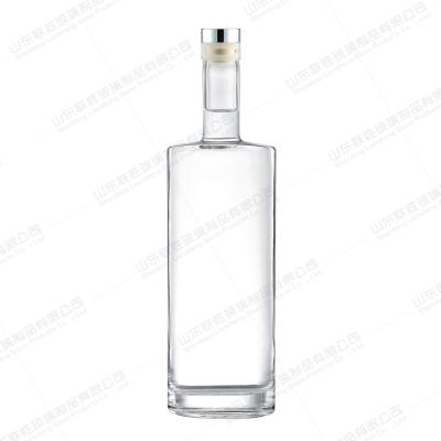 China Brandy Whisky Wine Glass Bottles 500ML Capacity with Acceptable Customer's Logo for sale