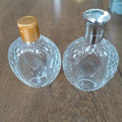 China Small Empty Spirit Whisky Wine Bottle SCREW CAP 50ml Mini Glass Alcohol Liquor Bottles for sale