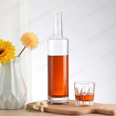 China Customied Bottle Color 375ml 750ml Screw Lids Bottle for Vodka in Transparent Bottle for sale