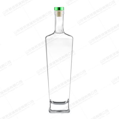 China Botella de vidrio cuadrada de 750 ml para ginebra whisky vino vodka material sano libre de plomo en venta