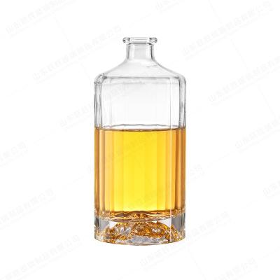 China Gesundes Glas 700 ml Whisky Brandy Liquor Flasche klare Quadratflasche zu verkaufen