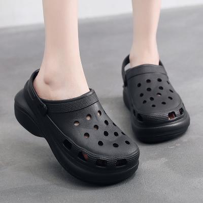 China Factory Fashionable Women's Sandals Half Slippers Outdoor High Quality Thick Bottom Breathable EVA Women Garden Shoes Fashion for sale