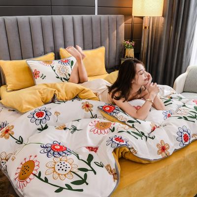 China Anti-Static Luxury Custom Printing Winter Warm 100 Polyester White Velvet Bedding Bed Quilt Fluffy White Comforter Cover Set for sale