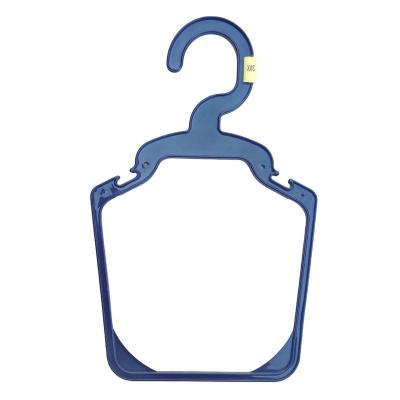 China Behind Doors/On Walls The Width Is 13.3cm And The Height Is 21.6cm  Dog Clothing Hanger Plastic Hanger for sale