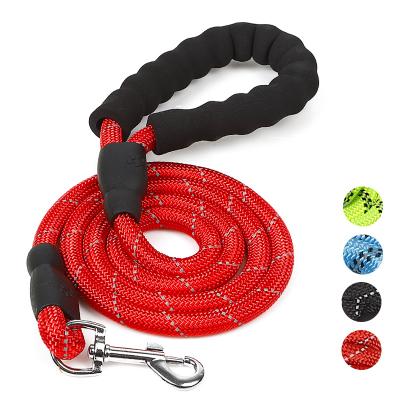 China Strong Stocked Dog Leash with Comfortable Padded Handle and Highly Reflective Wire Dog Leash for Small Medium and Large Dogs for sale