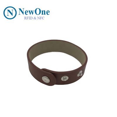 China Simplify Fashion Leather NFC Wristbands RFID Leather Wristbands For Men And Women for sale