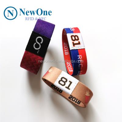 China Cheap Price Spa 125khz 13.56mhz HF Silicone Programmable Waterproof/Waterproof Nfc Rfid Wristbands For Theme Park for sale