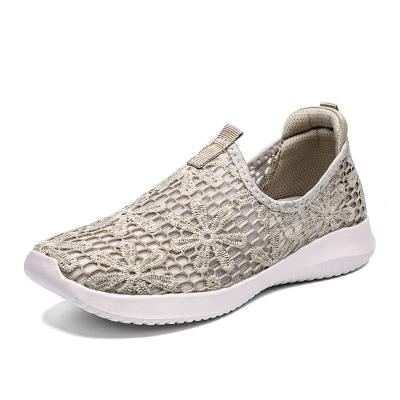 China New fashion trend women's summer casual light comfortable lace shoes middle-aged mother's shoes breathable simple shoes for sale