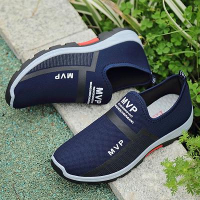 China Cushioning summer lightweight shoes for men's fashionable and breathable casual loafers sports shoes for sale