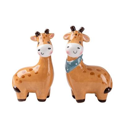 China Stocked wholesales hot sale giraffe shaped ceramic salt and pepper shakers for kitchen use kids gift for sale