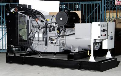 China Gerador 400kva 2206C-E13TAG3 diesel trifásico da C.A. com alternador à venda