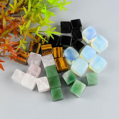 China Natural Stones Crystal Quartz Tumble Gravel Various Crystal Gravel Blocks China Sale Healing for sale