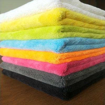 China 550 GSM Disposable Wholesale Microfiber Cleaning Detailing Car Wash Towel Laser Cutted Edgeless Microfiber Car Drying Towel for sale