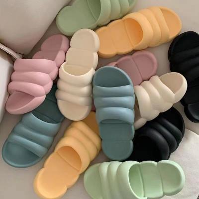 China Fashion Trend Bread Slides EVA Slides Soft Gradient Cloud Unisex Women Thick Unique Slippers Men Clogs Slides Ins Fashion Slippers Worm Sandals for sale