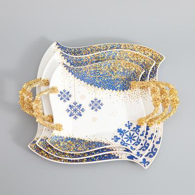 China 2022 Viable 13.5” Hot Selling Antique Ceramic Dishes With Blue Gold Design With Double Metal Handle Tray for sale