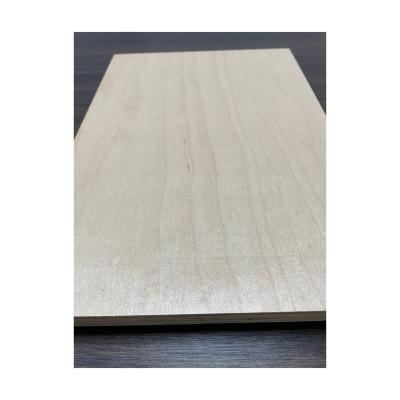 China Manufacturer Promotion Supply Low Price 4*8 Traditional UV Natural Birch Laminated Plywood Furnichure for sale