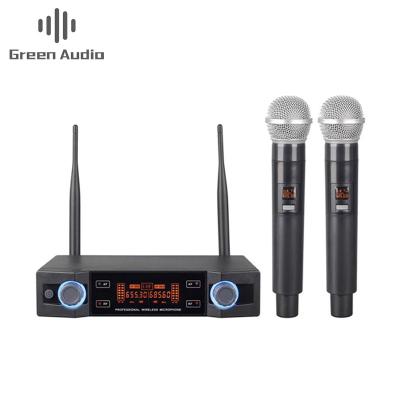 China Professional 2 Handheld UHF Frequencies Dynamic Capsule 2 channels Wireless Microphone for Karaoke System for sale