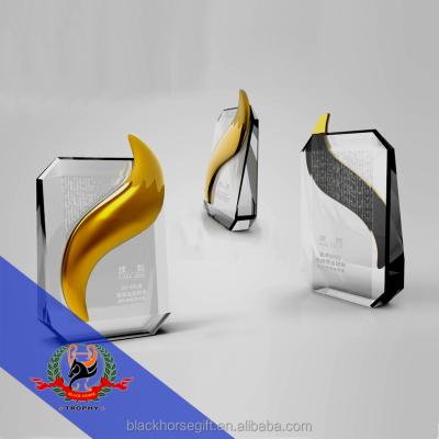 China Europe Custom Crystal With Metal Logo Bending Logo Crystal Trophy Award / Crystal Crafts for sale