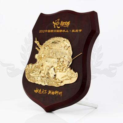 China Antique Imitation Blackhorsegifts Custom Logo Carved Blank Metal Gold Plated Wooden Signs Shield Plaques for sale