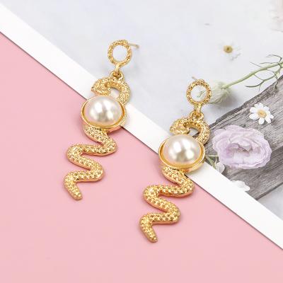 China FASHIONABLE Exaggerated Animal Jewelry Chunky Huggie Long Drop Earring Snake Shape Luxury Pearl Earring For Women Girls Amazon Hot Sale for sale